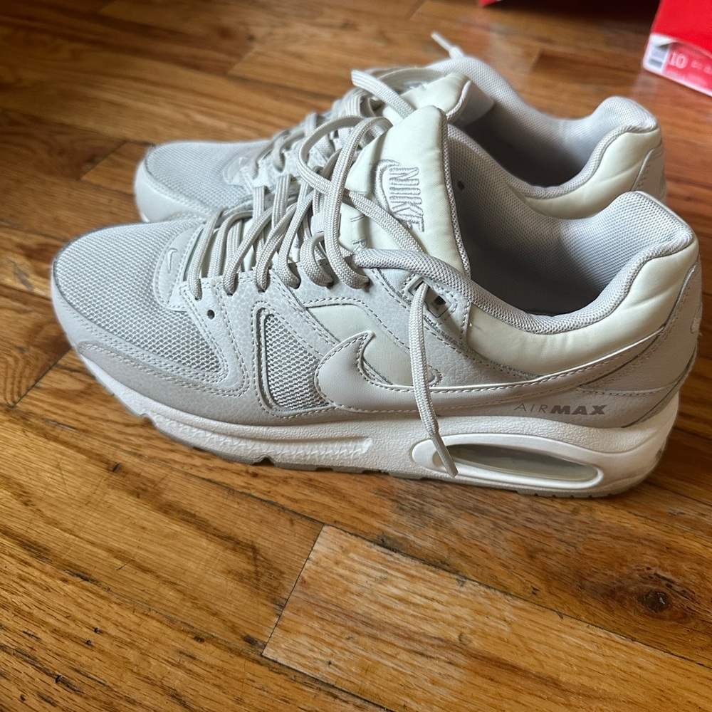 Women Nike air max command